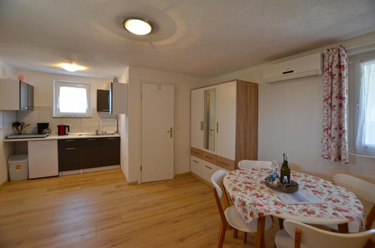 Bavica Apartments Ровинь Экстерьер фото