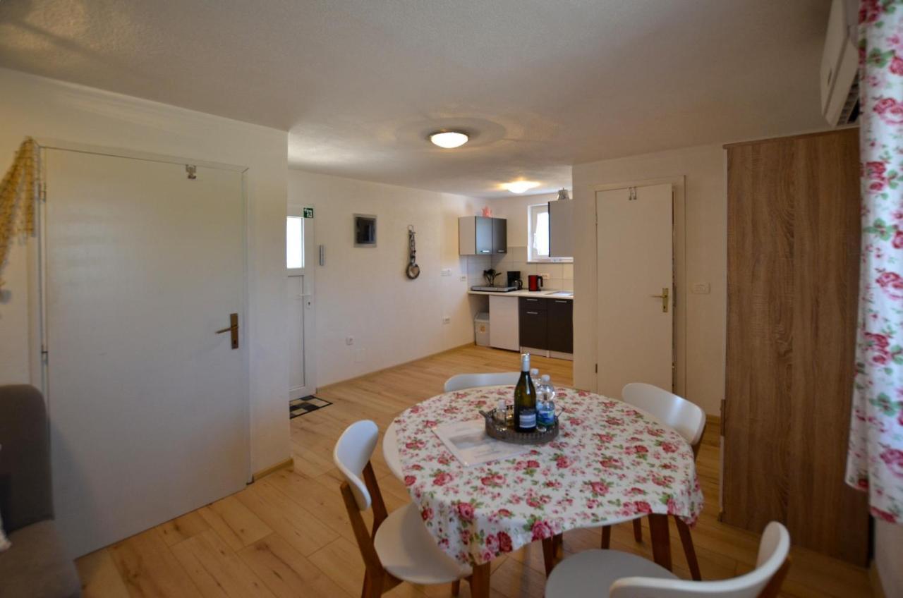 Bavica Apartments Ровинь Экстерьер фото